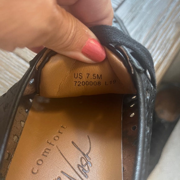 Patricia Nash black leather sneaker - Picture 8 of 8